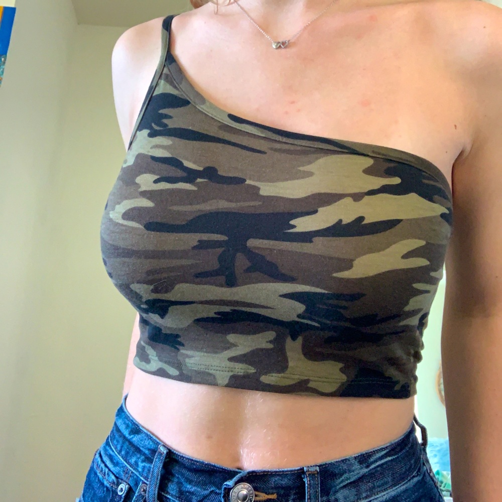 camo crop top